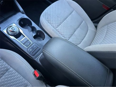 Used 2020 Ford Escape SE image 31