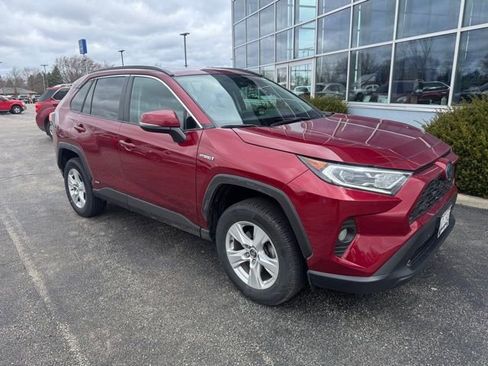 Used 2020 Toyota RAV4 XLE image 2