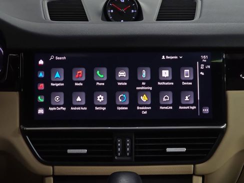 Certified 2023 Porsche Cayenne AWD/4WD image 17