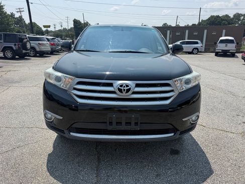 Used 2011 Toyota Highlander SE w/ Tow Pkg AWD/4WD image 2