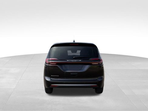 New 2027 Chrysler Pacifica Select FWD image 8