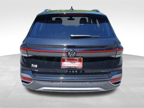 New 2026 Volkswagen Taos SE AWD/4WD image 4