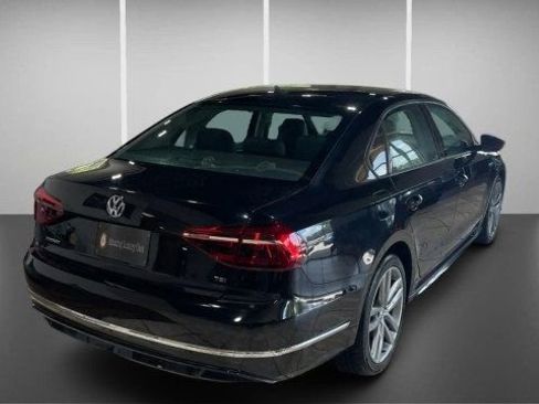 Used 2018 Volkswagen Passat 2.0T R-Line FWD image 8