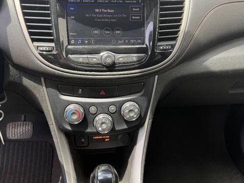 Used 2020 Chevrolet Trax LS w/ Tint and Cruise Package FWD image 5