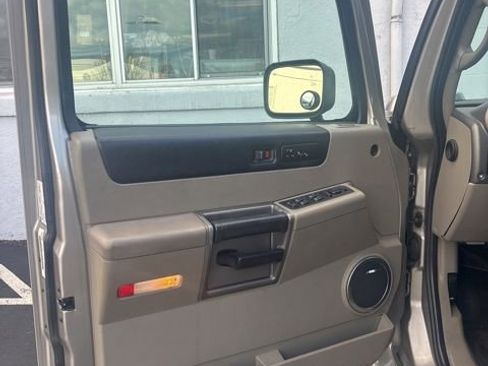 Used 2004 HUMMER H2 Base w/ Preferred Equipment Group image 4