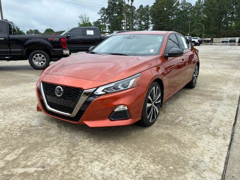 Used 2021 Nissan Altima 2.5 SR w/ SR Premium Package FWD image 2