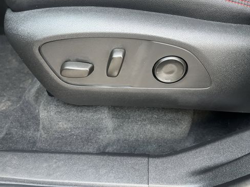 Used 2025 Chevrolet Traverse RS w/ LPO, Floor Liner Package image 10