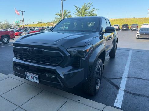 Used 2026 Toyota Tacoma TRD Off-Road AWD/4WD image 8