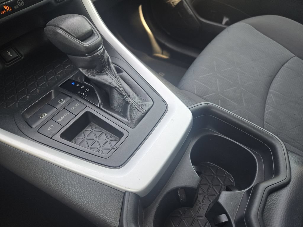 Used 2020 Toyota RAV4 XLE FWD image 21
