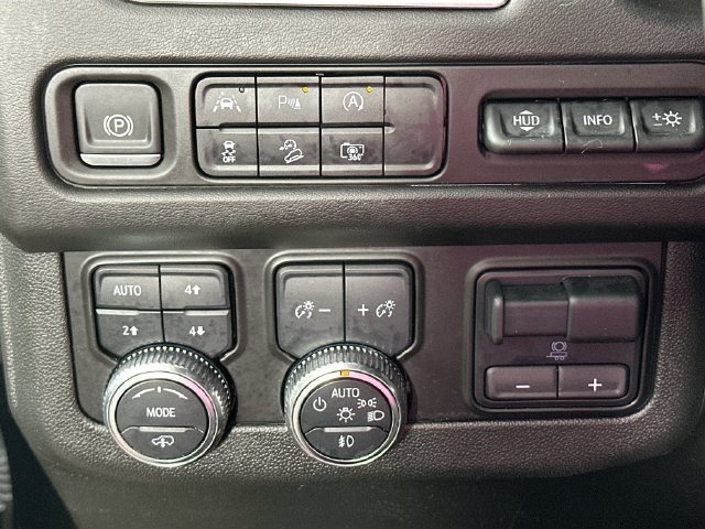 Used 2024 GMC Yukon AT4 AWD/4WD image 25
