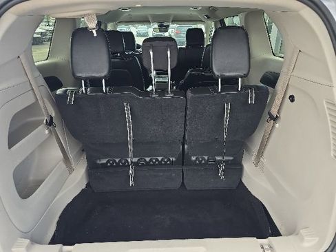 Used 2024 Chrysler Pacifica Touring-L FWD image 38