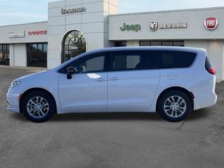 New 2026 Chrysler Pacifica Select FWD video 4