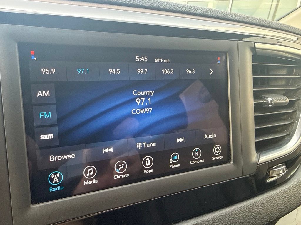 Used 2020 Chrysler Voyager Lxi FWD image 26