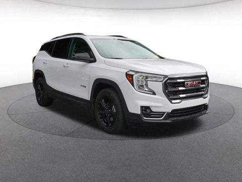 Used 2024 GMC Terrain AT4 image 8