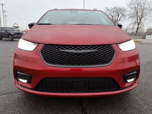 New 2026 Chrysler Pacifica Limited image 2