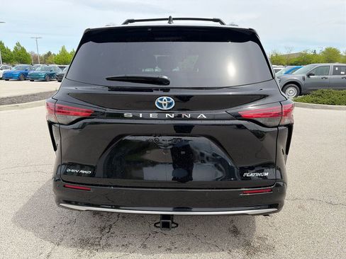 Used 2025 Toyota Sienna Platinum AWD/4WD image 6