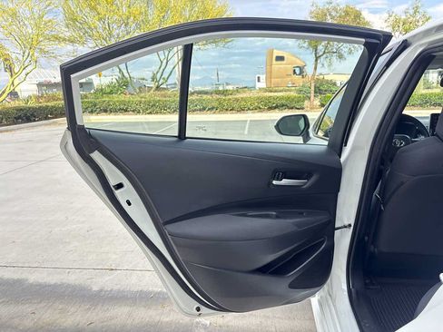 Used 2021 Toyota Corolla LE FWD image 11