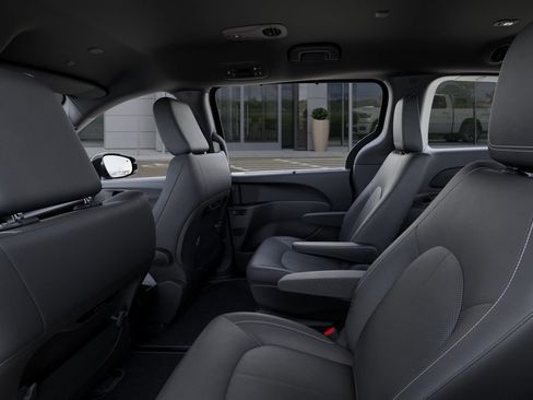New 2026 Chrysler Pacifica Select image 23