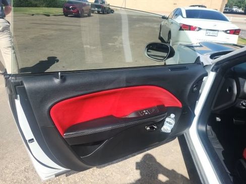 Used 2019 Dodge Challenger SRT Hellcat RWD image 13