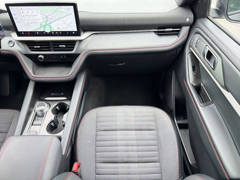 Used 2025 Ford Explorer ST-Line w/ ST-Line Street Pack AWD/4WD image 27