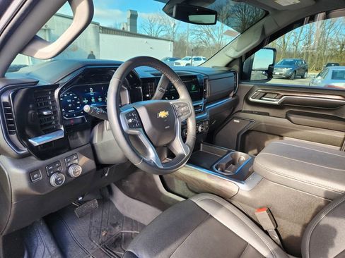 Used 2024 Chevrolet Silverado 2500 LTZ w/ LTZ Convenience Package image 2