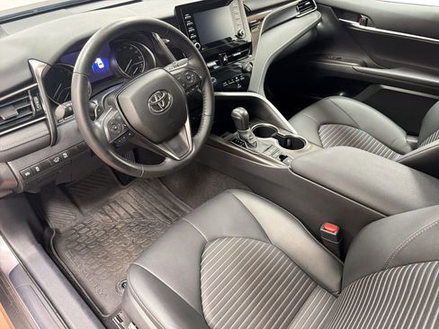 Used 2024 Toyota Camry SE image 4