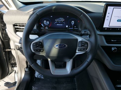 Used 2025 Ford Explorer Active w/ Active Comfort Package image 19
