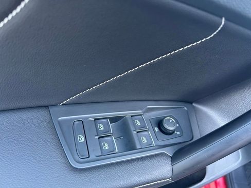 Used 2022 Volkswagen Tiguan SE image 45