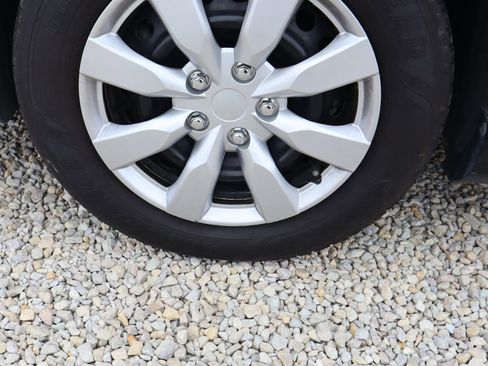 Used 2013 Toyota Camry LE image 9