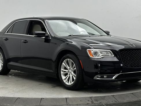 Used 2021 Chrysler 300 Touring L w/ Popular Equipment Group image 3