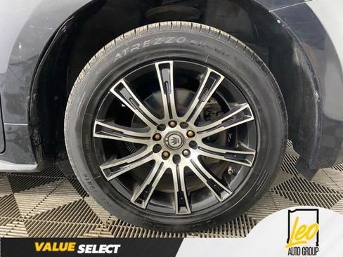 Used 2009 Pontiac Vibe w/ Preferred Package FWD image 22