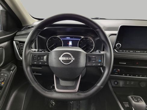 Used 2025 Nissan Rogue SV image 6