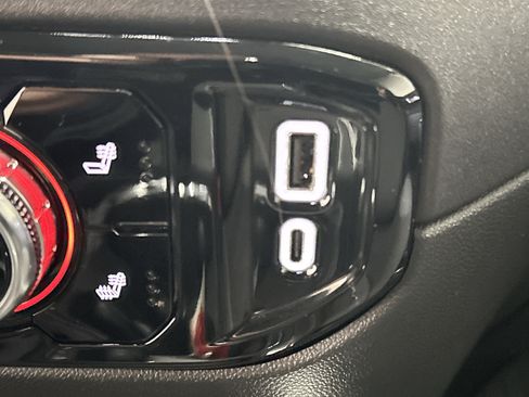 Used 2025 GMC Sierra 1500 Elevation image 42