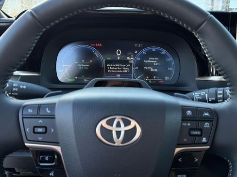 New 2025 Toyota Crown Signia image 12