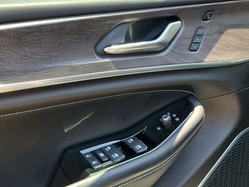 Used 2023 Jeep Grand Cherokee L Overland w/ Luxury Tech Group IV AWD/4WD image 22
