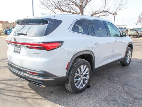 Used 2025 Buick Enclave Preferred AWD/4WD image 7