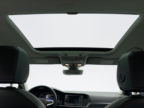 Used 2023 Volkswagen Jetta SE w/ Panoramic Sunroof Package FWD image 17