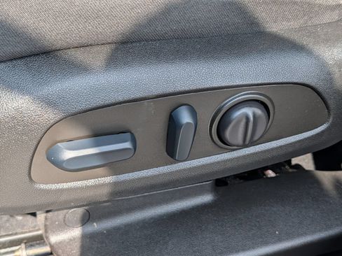 Used 2022 Chevrolet Equinox LT FWD image 17