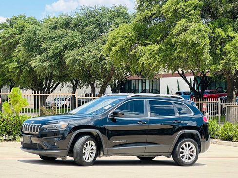 Used 2019 Jeep Cherokee Latitude w/ Popular Appearance Group FWD image 4