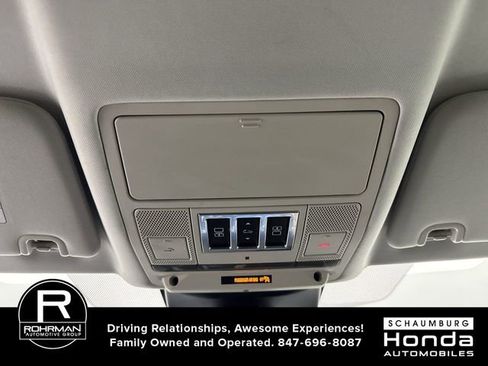 Used 2018 Land Rover Discovery HSE image 10