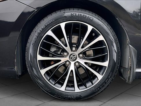Used 2019 Toyota Camry SE image 11