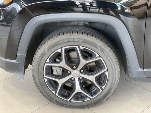 Used 2024 Jeep Compass Latitude AWD/4WD image 13