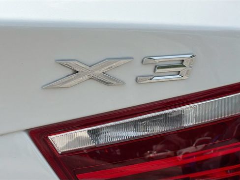 Used 2017 BMW X3 sDrive28i RWD image 11