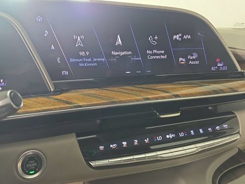 Used 2022 Cadillac Escalade Premium Luxury Platinum AWD/4WD image 18