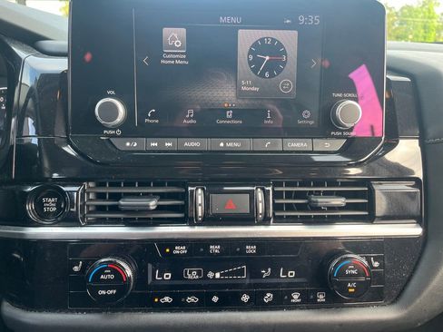 Used 2025 Nissan Pathfinder SV AWD/4WD image 20