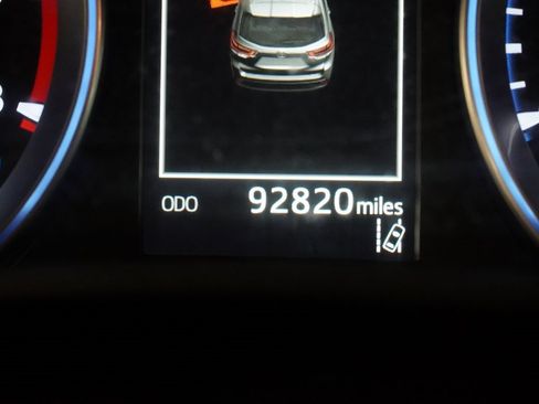 Used 2019 Toyota Highlander SE image 5