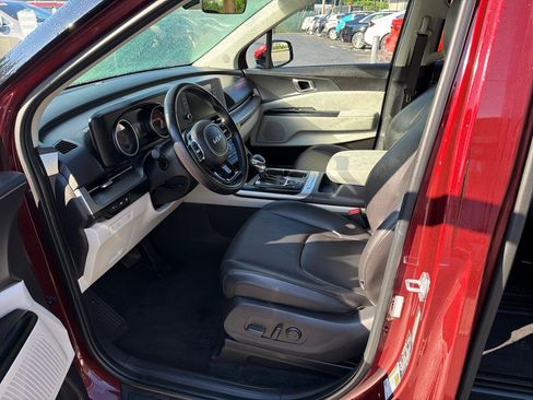 Used 2022 Kia Carnival LX FWD image 14
