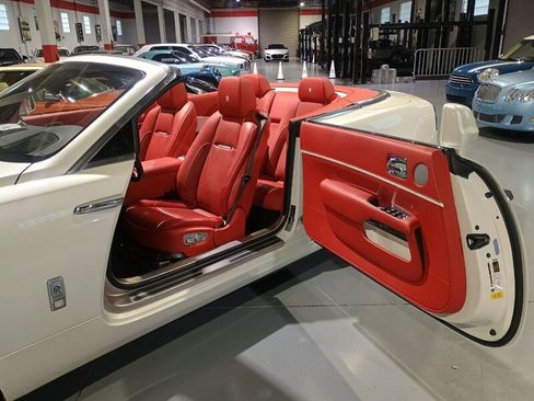Used 2018 Rolls-Royce Dawn image 21
