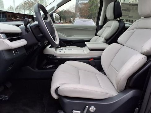 New 2025 Lincoln Navigator Reserve image 7