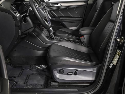 Used 2023 Volkswagen Tiguan SE w/ Panoramic Sunroof Package image 26